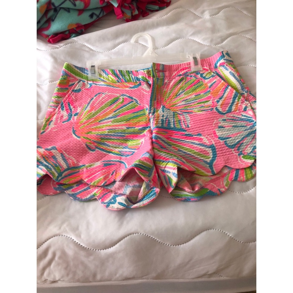 Lilly Pulitzer Buttercup shorts in Shellabrate🐚